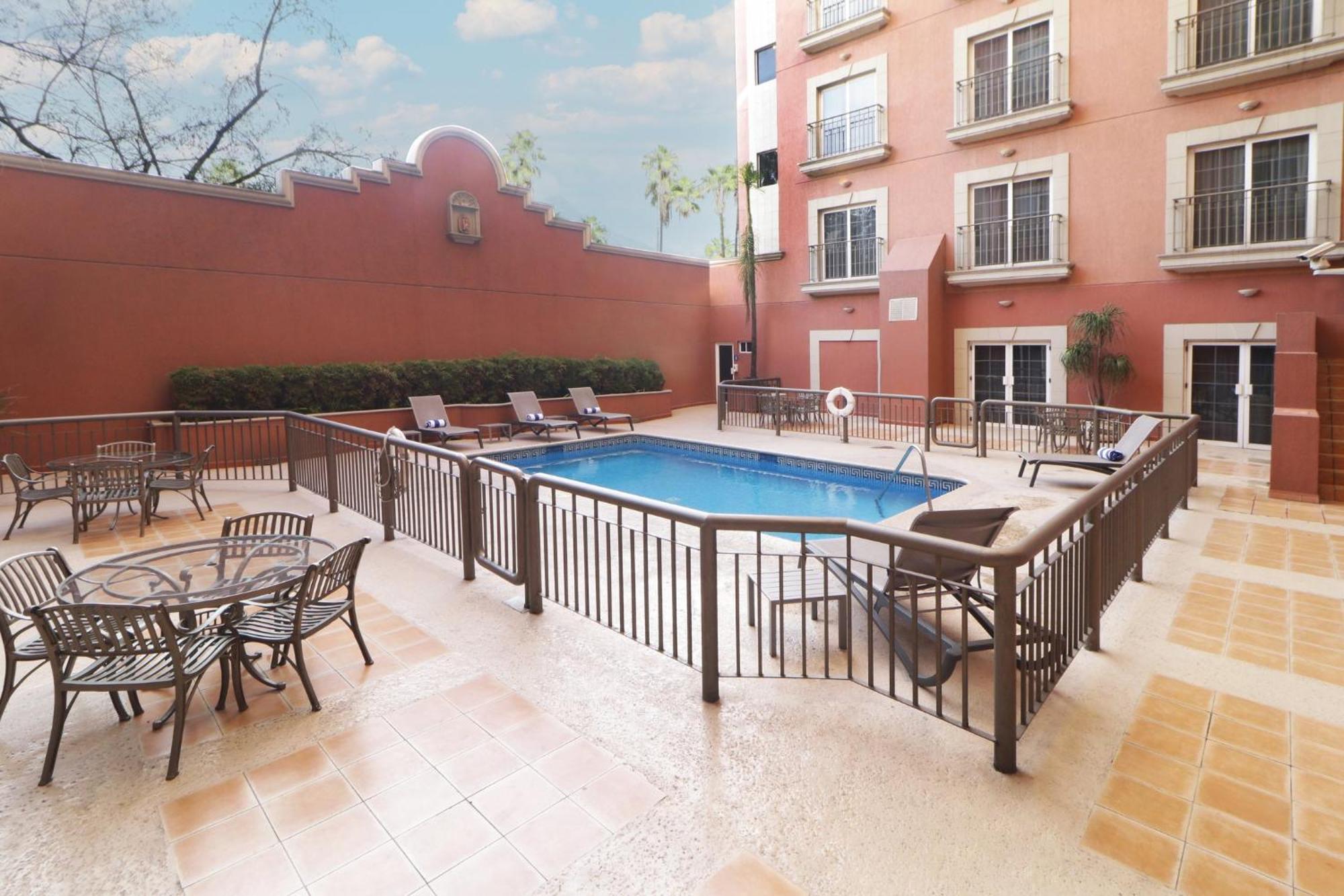 Holiday Inn Express Monterrey Galerias-San Jeronimo By Ihg Luaran gambar